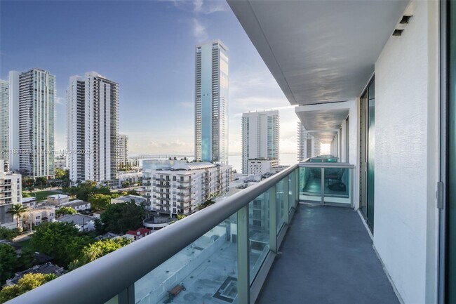 Foto del edificio - 333 NE 24th St