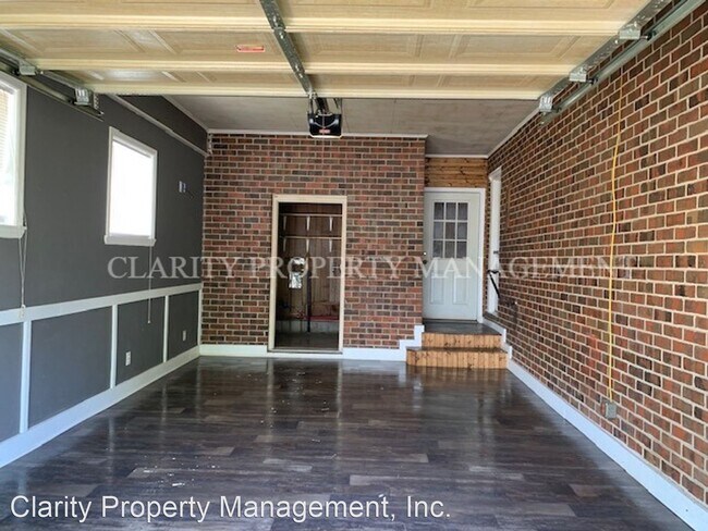 Building Photo - 3 br, 2 bath House - 2467 Railroad St.