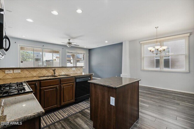 Foto del edificio - 2233 E Pecan Rd