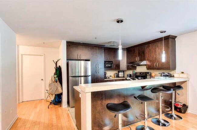 Photo du bâtiment - 2130 Rue Du Portage