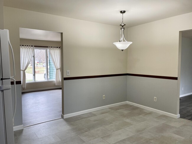 Building Photo - 2312 Sumac Dr