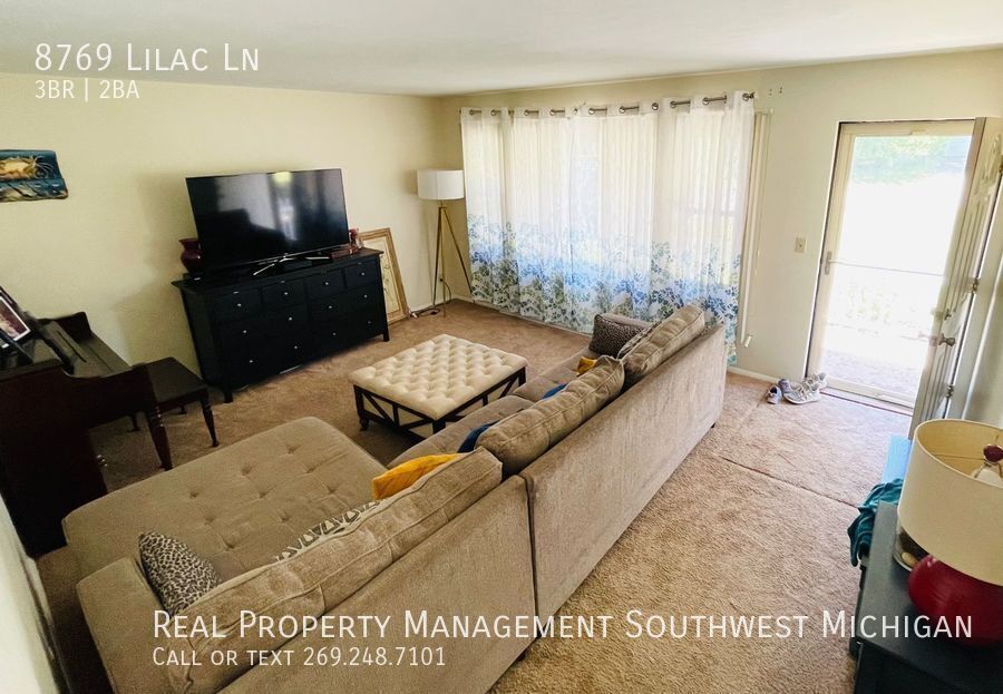 Building Photo - 8769 Lilac Ln