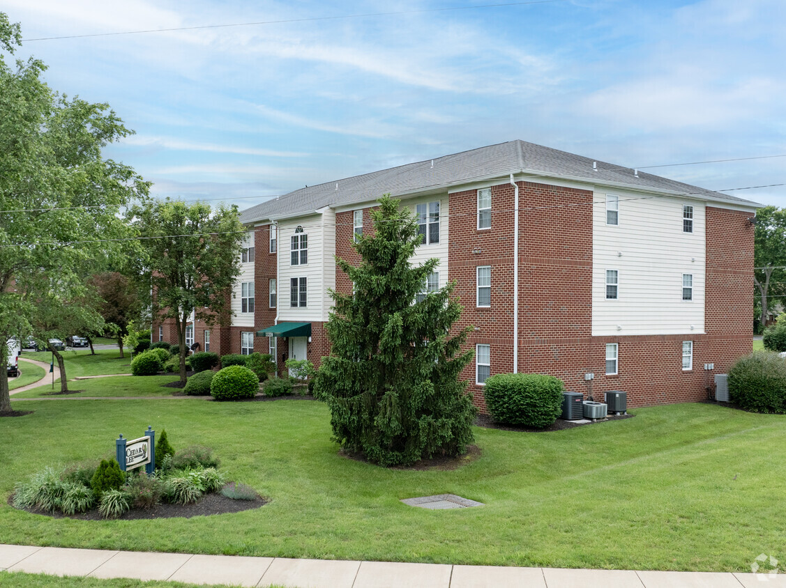 Primary Photo - Cedar Lee Condominiums