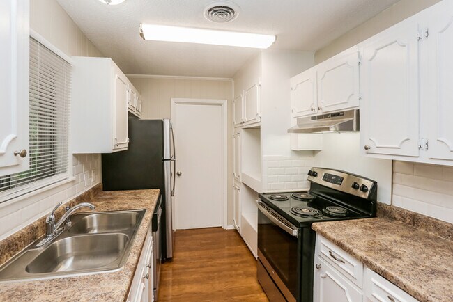 Foto del edificio - 1204 Manchester Dr