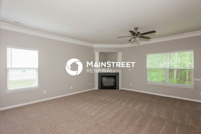 Building Photo - 3 Bedroom Pet-Friendly Home in Charlotte, NC with Main Street Renewal