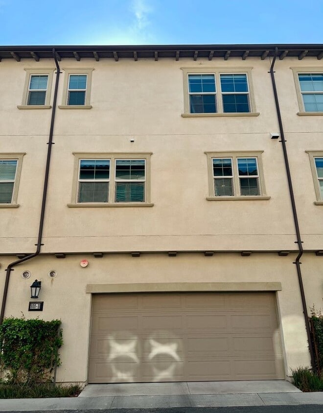 Building Photo - 930 Clementine Ct