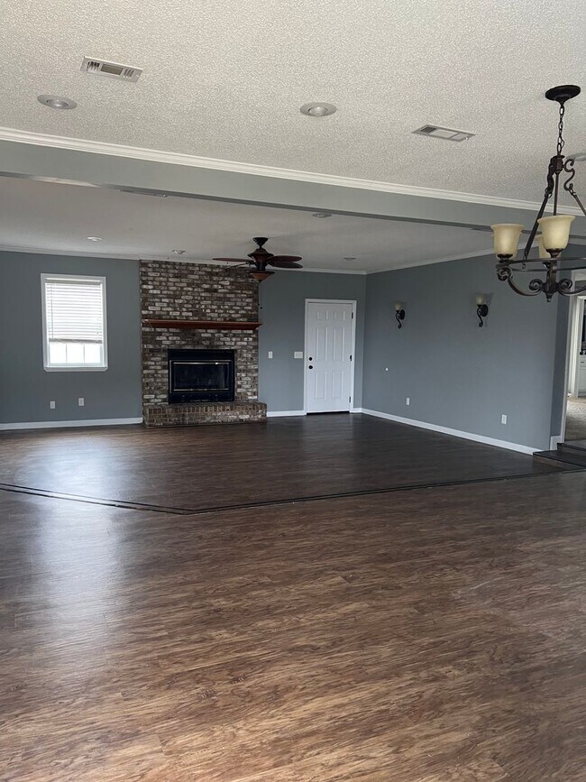 Building Photo - 103 Courtland Dr