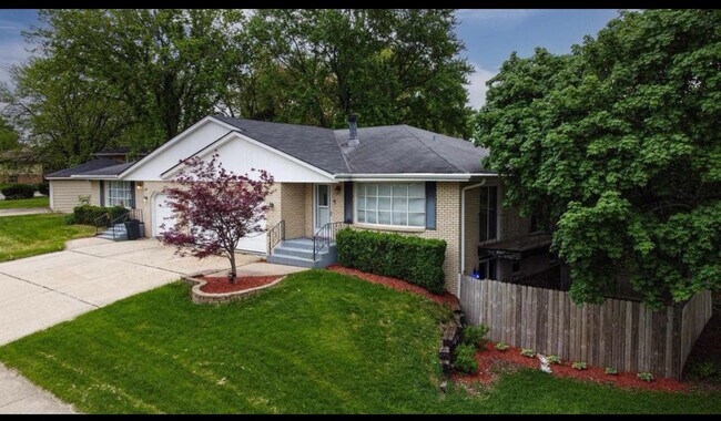 Afuera - 4217 Lori Dr