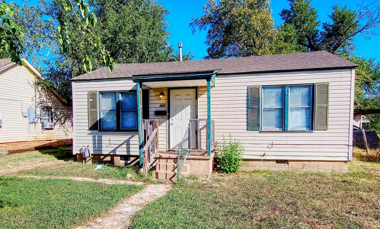 Foto principal - Remodeled Home in NW OKC