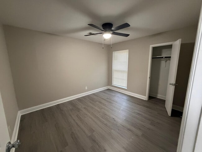 Building Photo - 5109 Maywood Dr