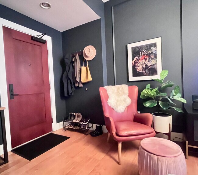 Building Photo - 460 S Spring St