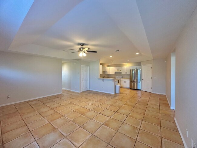 Foto del edificio - Spacious 3 Bed Duplex With Garage in SW Cape Coral