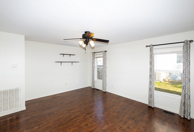 Building Photo - 103 Asteria St