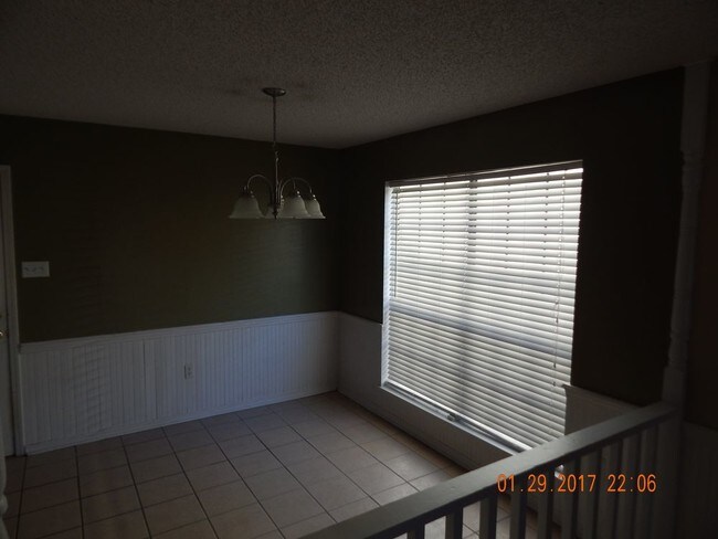 Building Photo - 1723 Briar Oak Dr