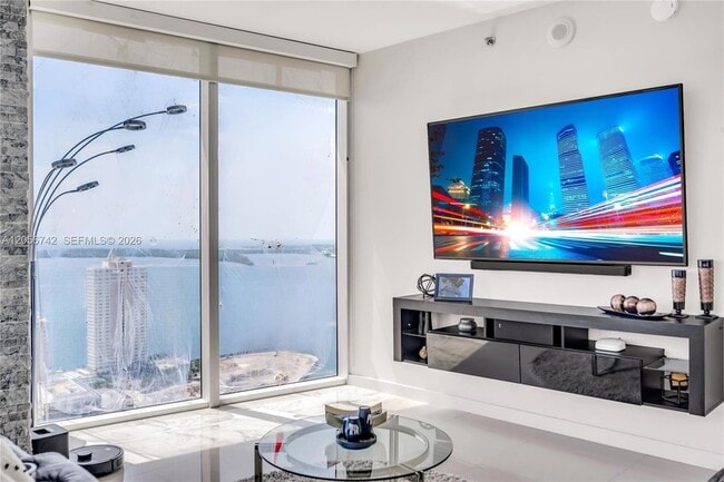 Building Photo - 495 Brickell Ave