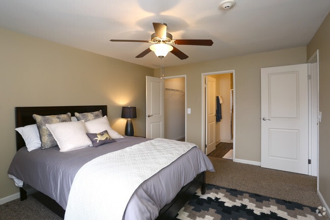 2BR, 2BA - Master Bedroom - Albion on Lake Cook