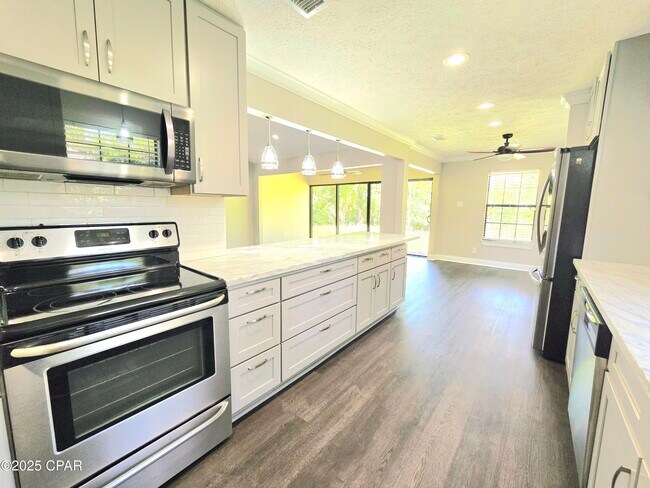 Foto del edificio - 4312 Brook Forest Dr