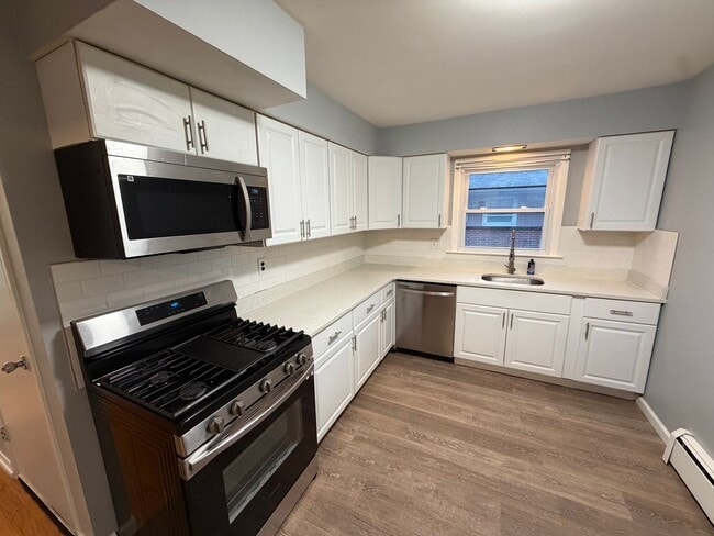 Building Photo - 407 W Stimpson Ave