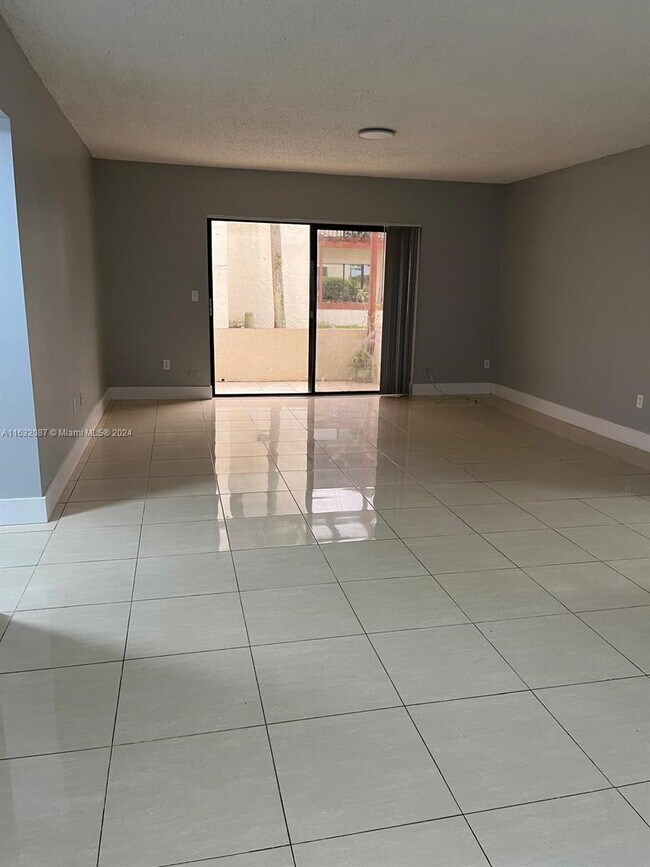 Building Photo - 8520 SW 149th Ave