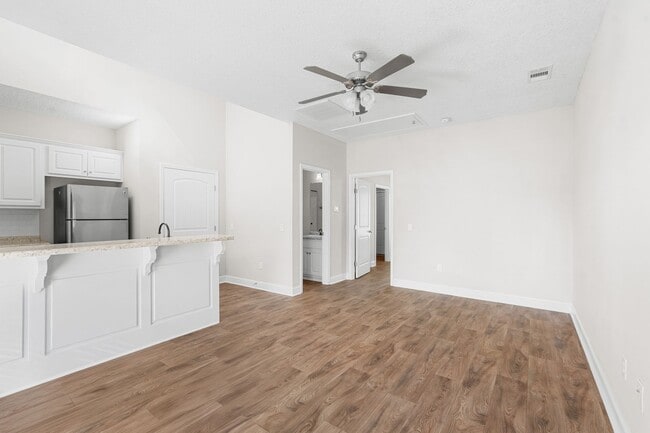 Building Photo - 27 W Grady St