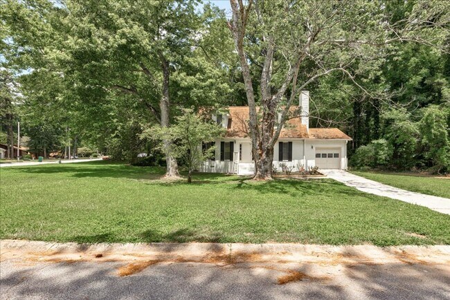 Foto del edificio - Welcome to this charming 3-bedroom, 2-bath...