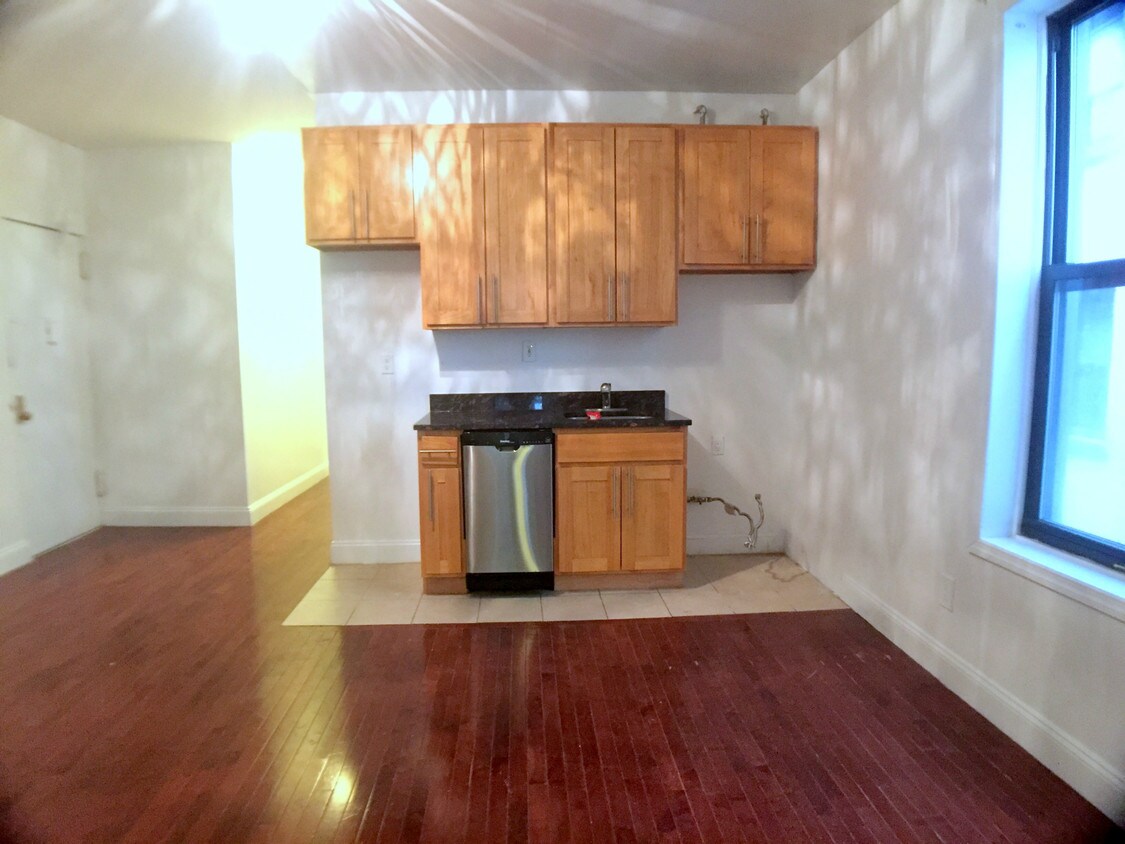 Primary Photo - 3820 Broadway
