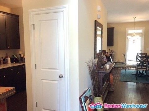 Foto del edificio - Stunning 3 Bedroom in West Highland!