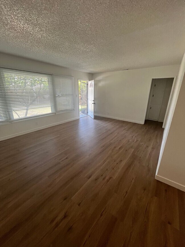 Foto del edificio - Lovely 3 Bedroom 1 Bath House with Garage