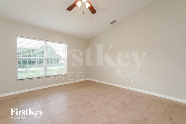 Foto del edificio - 12238 Helios Ave