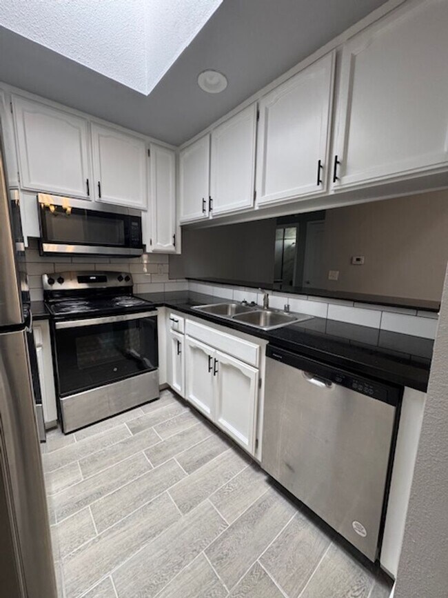 Foto del edificio - 7016 N Thorne Ave