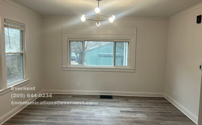 Foto del edificio - 3 Bed/1 Bath Home with In-Unit Laundry / Coming Soon!