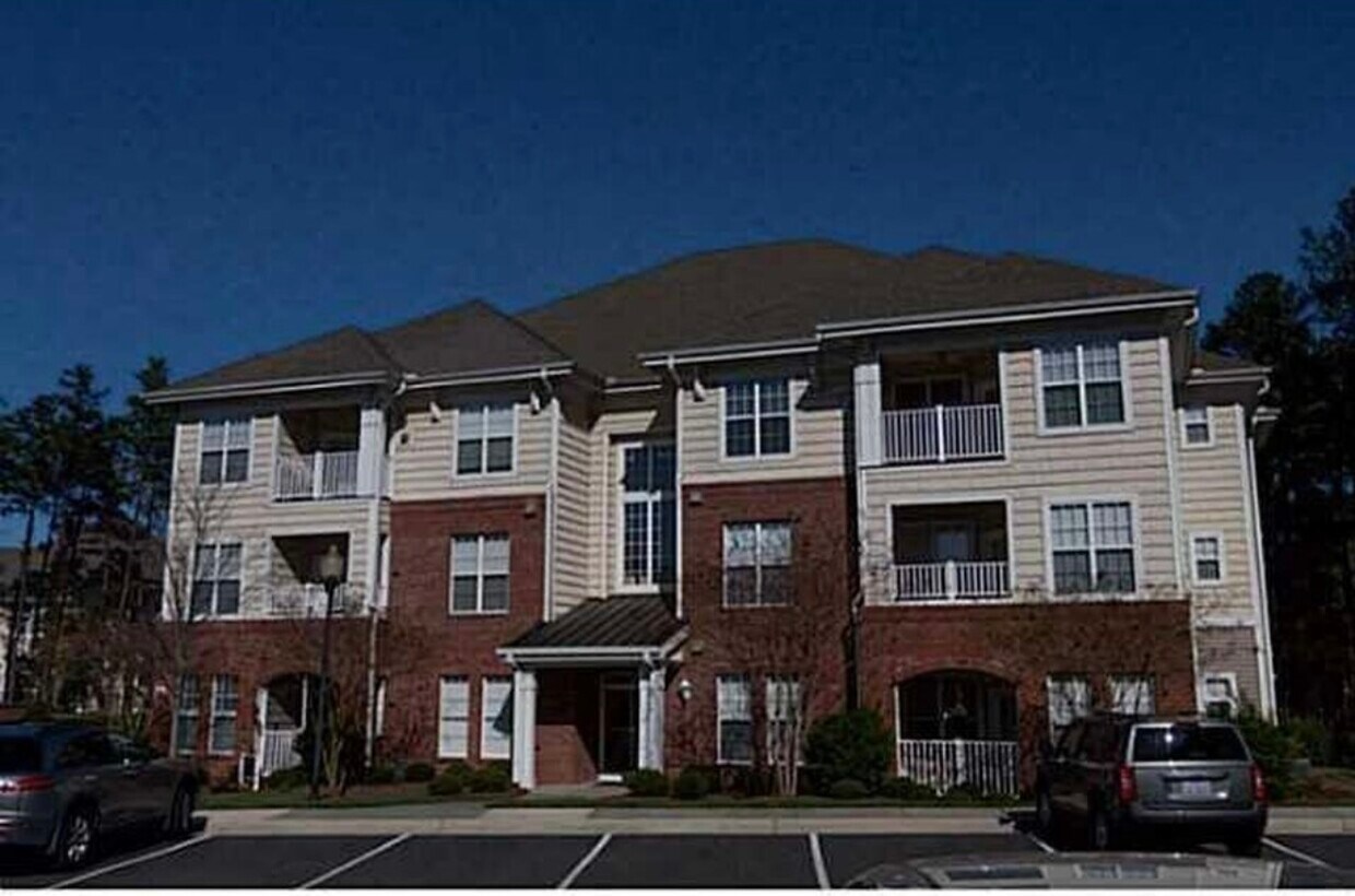 614 Ives Ct Unit 614, Chapel Hill, NC 27514 Condo for Rent in Chapel