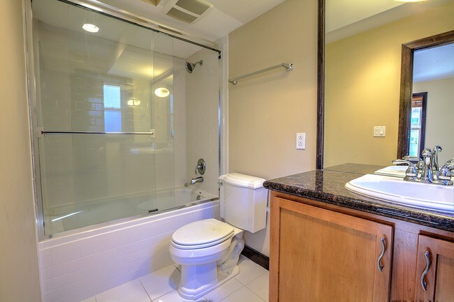 Interior Photo - 7515 Cromwell Dr