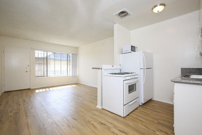 Foto del edificio - 12514 Culver Blvd