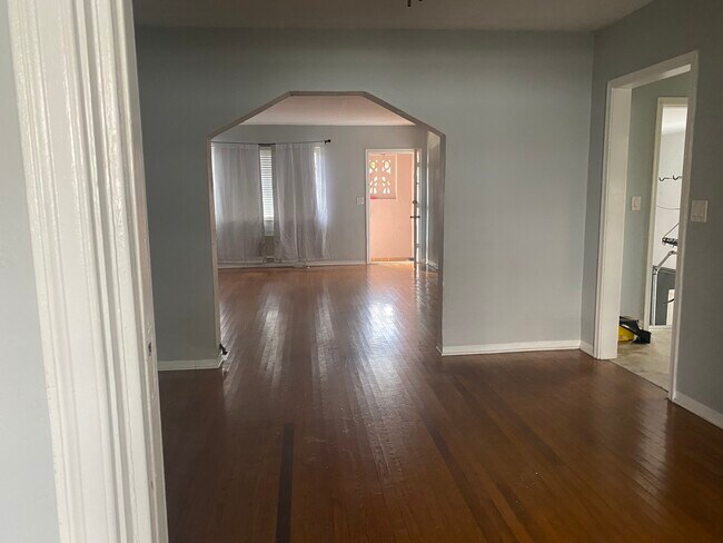 Building Photo - 321 Catalonia Ave