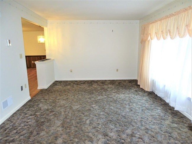 Foto del edificio - 1012 Log Cabin Rd