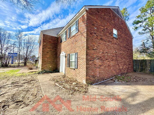 Photo - 1742 E Holmes Rd House