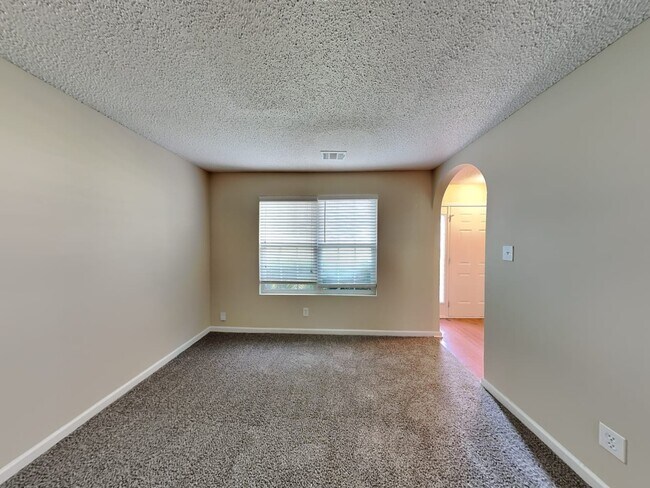 Foto del edificio - 709 Ridge Way