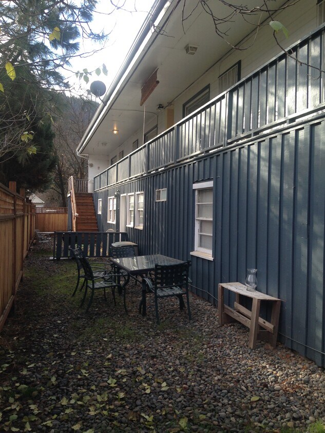 81 Teachers Alley Unit B, Klickitat, WA 98628 Apartments in Klickitat