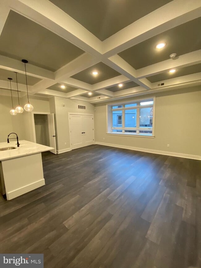 Building Photo - 4001 RIDGE Ave