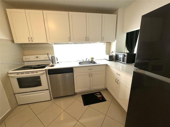 Foto del edificio - 16909 N Bay Rd