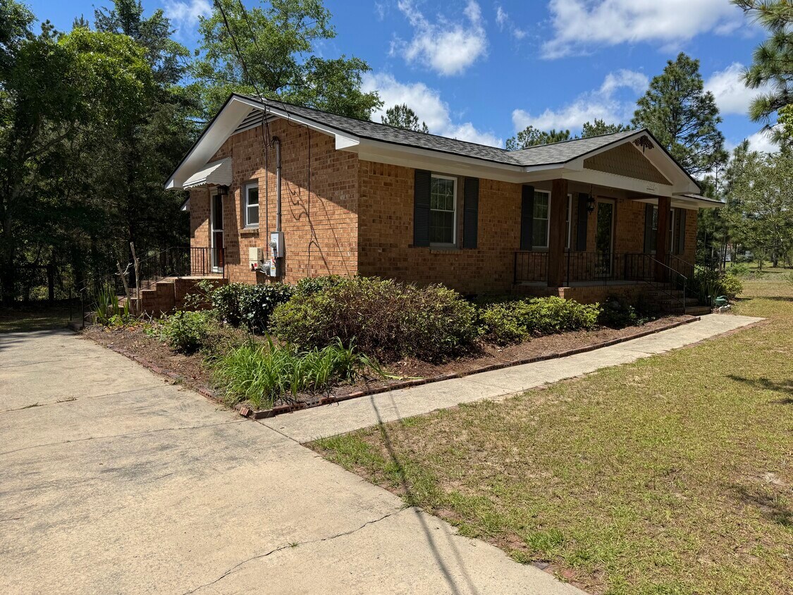 Building Photo - 317 Golden Jubilee Rd