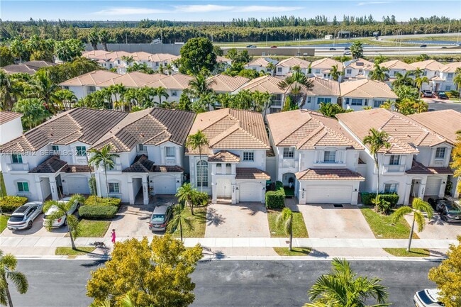 Foto del edificio - 7044 NW 115th Ct