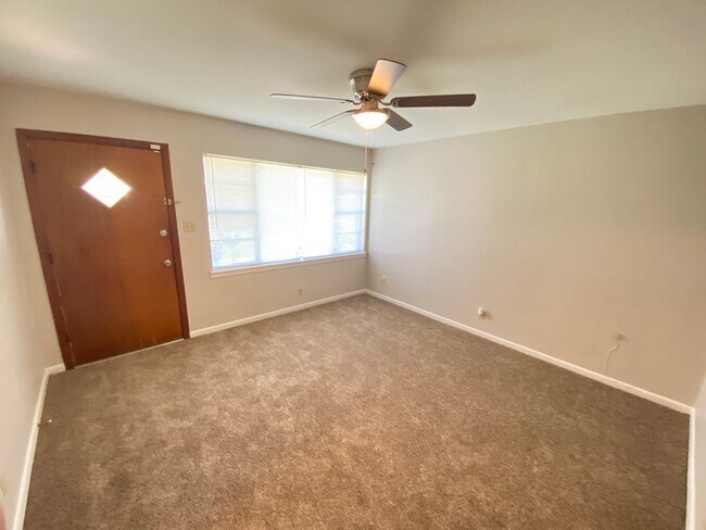 Foto del edificio - 3bd/1ba $950/Month