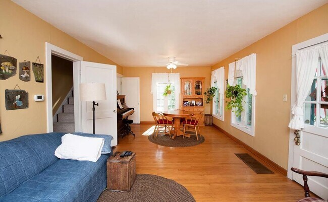 Building Photo - 2 bedroom House On Campus (Available for 3 People)