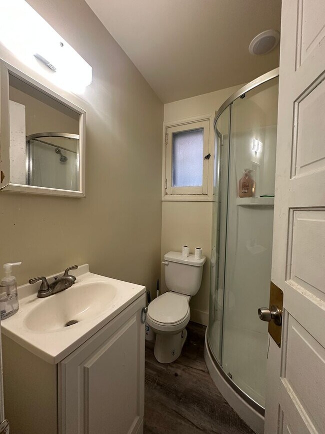 Foto del edificio - 5-6 Bedroom House in Clifton