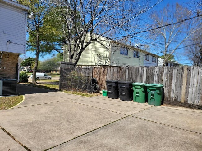 Building Photo - 5510 Deep Forest Dr