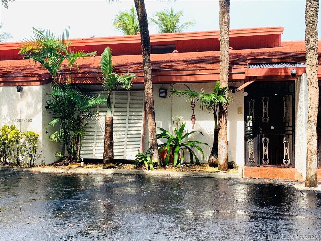 Foto principal - 15187 Loch Isle Dr W