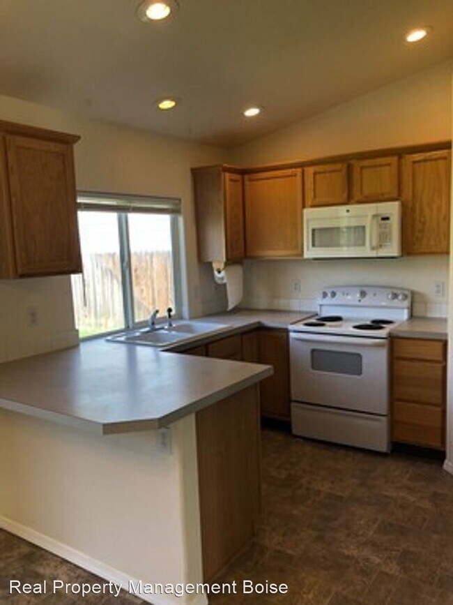 Building Photo - 3 br, 2.5 bath House - 1321 N. Forty Nine ...