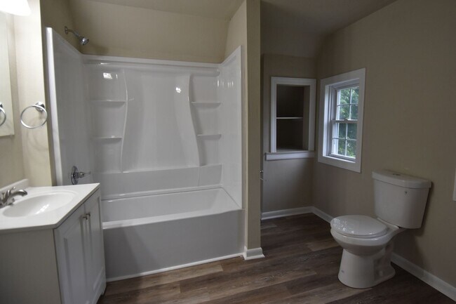Foto del edificio - 4 Bedroom 2 Full Bathroom Boone for Rent
